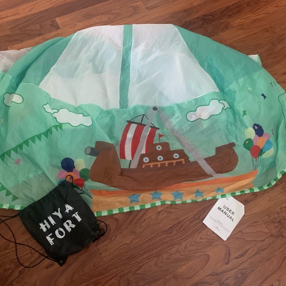 Hiya Fort Tent/Fort/Playhouse. Sets Up In Seconds. Hard To Find. - Picture 1 of 5